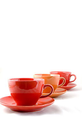 포토 JPG 해외이미지 커피 백그라운드 오렌지 주방용품 사람없음 컵 빨간색 노란색 주방 침묵 머그컵 흰색 도자기 아침식사 컵받침 고립 해외202004 해외포토 식기 음료 컬러 생활용품 과일 식사 소리 받침대 파일형식 이미지허브