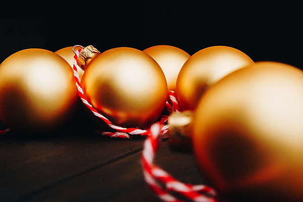 포토 JPG 해외이미지 나무 전통 디자인 계절 백그라운드 크리스마스 겨울 공 탁자 휴가 새로움 프레임 선물 사람없음 목재 장식 빨간색 파란색 컬러풀 갈색 노란색 우주 보라색 축제 어둠 수확 축하 인사 신용카드 황금 12월 연도 심볼 질감 광택 비네팅 고립 해외202004 해외포토 식물 기념일 컬러 가구 컨셉 농업 재료 촬영기법 금융 예절 날짜 파일형식 이미지허브