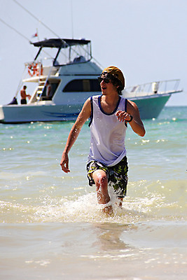 포토 JPG 해외이미지 백인 1 라이프스타일 남자 행복 모래 바다 요트 자연 하늘 휴가 한명 사람 성인 야외 물 달리기 태양 점프 자유 보트 떨어짐 연습 카피스페이스 해외202004 해외포토 자연요소 서양인 감정 컨셉 배_교통 모션 생활 공백 생태계 파일형식 이미지허브