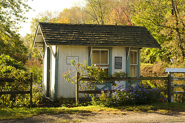 포토 JPG 해외이미지 주택 사람없음 건물 역사 역 시골집 옛날 판잣집 해외202004 해외포토 건축물 교통시설 파일형식 이미지허브