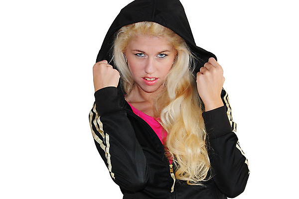 포토 JPG 해외이미지 모델 1 라이프스타일 응시 여자 유럽 얼굴 한명 사람 소녀 성인 금발 머리 유행 검은색 화장품 흰색 신선 화려 우아함 부드러움 공평 고립 유일 표현성 해외202004 해외포토 헤어스타일 시선 나라 어린이 컬러 컨셉 생활 신체부위 뷰티 감각 파일형식 이미지허브