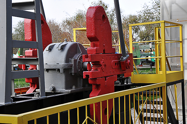 포토 JPG 해외이미지 식물 산업 돈 비즈니스 사람없음 경제 환경 금속 검은색 힘 기계 장비 에너지 액체 휘발유 석유 화석 연료 가스 펌프 내추럴 디젤 자동 조작 추출 화학물질 해외202004 해외포토 컬러 재질 화학 재산 파일형식 이미지허브