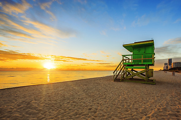 포토 JPG 해외이미지 구름 하늘 해변 사람없음 건물 여름 모래사장 태양 계단 노을 주황색 분위기 구조대 해외202004 해외포토 자연요소 건축물 계절 바다 컬러 컨셉 구출 파일형식 이미지허브
