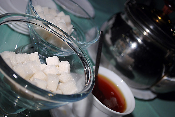 포토 JPG 해외이미지 식기 음료 유리 사람없음 컵 중국 흰색 도자기 사발 차 달콤 냄비 티스푼 설탕 컵받침 큐브 해외202004 해외포토 아시아 컬러 재질 숟가락 사기그릇 맛 솥 받침대 파일형식 이미지허브