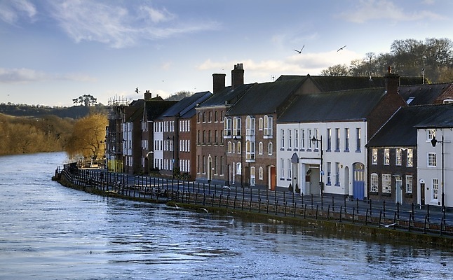 포토 JPG 해외이미지 영어 유럽 겨울 건축양식 영국 잉글랜드 주택 사람없음 강 홍수 타운 계단식 기간 유럽연합 해외202004 해외포토 문자 계절 건축 나라 건물 도시 자연재해 파일형식 이미지허브