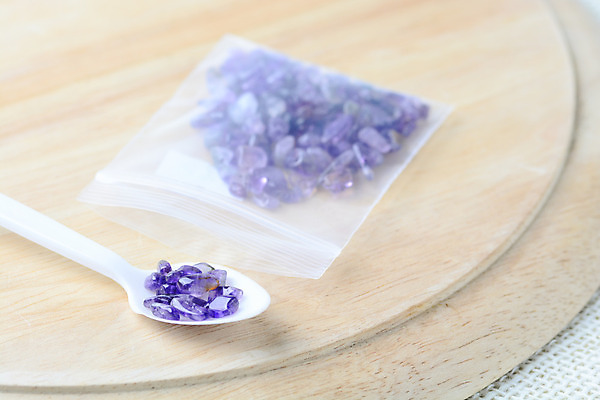 포토 JPG 해외이미지 디자인 여자 백그라운드 패턴 목걸이 장신구 유리 창조 선물 미술 취미 사람없음 목재 장식 초록색 파란색 세트 컬러풀 유행 바위 흰색 도구 원형 작업실 상품 보석 수집 구슬 오브젝트 만들기 수공예 고립 구슬장식 엘리먼트 핸드메이드 스타일 해외202004 해외포토 도형 나무 컬러 무늬 재료 모션 재질 문화예술 사람 돌_바위 광석 공예 파일형식 이미지허브