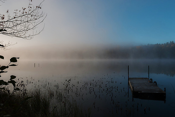 포토 JPG 해외이미지 나무 호수 잎 자연 하늘 아침 사람없음 물 파란색 반사 평화 새벽 안개 가을 나뭇가지 보트 황무지 가장자리 습지 숲 속도 내추럴 뿌연 해외202004 해외포토 주간 자연요소 식물 계절 컬러 컨셉 배_교통 날씨 둘레 생태계 파일형식 이미지허브