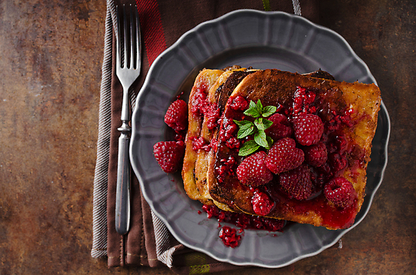 포토 JPG 해외이미지 접시 포크 실내 사람없음 하이앵글 식탁보 산딸기 과일잼 나무배경 해외202004 프렌치토스트 해외포토 식기 뷰포인트 백그라운드 과일 내부 잼 토스트 파일형식 이미지허브