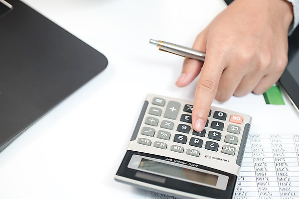 포토 JPG 해외이미지 직업 종이 컨셉 비즈니스 탁자 성공 직장 관리 사람없음 금융 노트북 컴퓨터 사무실 펜 공책 계산기 업무 비즈니스맨 책상 문서 이익 시트 회계 경영 수입 경제학 회계사 해외202004 해외포토 교육 남자 가구 회사 문구용품 경제 전자제품 필기구 장비 작업 직장인 파일형식 이미지허브