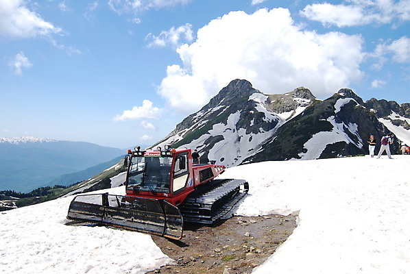 포토 JPG 해외이미지 나무 구름 스포츠 올림픽 스키 산 사람없음 초록색 여름 파란색 맑음 게임 러시아 해외202004 해외포토 자연요소 식물 계절 유럽 컬러 놀이 날씨 겨울스포츠 파일형식 이미지허브