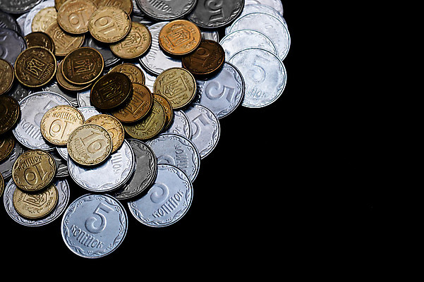 포토 JPG 해외이미지 유럽 백그라운드 컨셉 돈 비즈니스 성공 사람없음 금융 경제 빛 노란색 쌓기 탑 금속 동전 검은색 어둠 저축 흰색 변화 재산 황금 은색 심볼 오브젝트 질감 투자 상업 보물 빚 고립 우크라이나 해외202004 해외포토 건축물 나라 컬러 모션 재질 파일형식 이미지허브