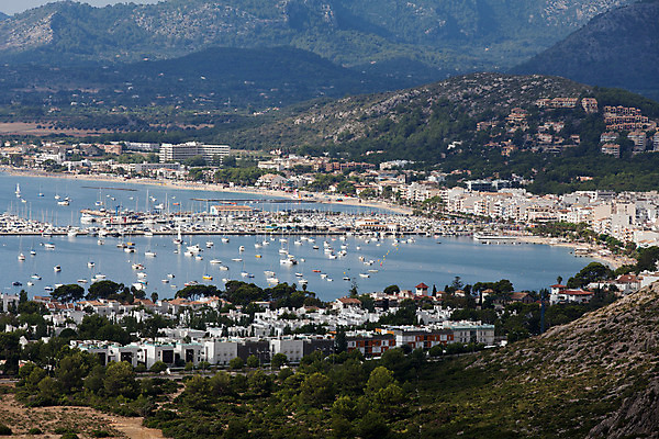 포토 JPG 해외이미지 계절 모래 바다 섬 여행 요트 하늘 휴가 휴식 산 항해 파노라마 풍경 사람없음 야외 물 여름 파란색 햇빛 태양 여행객 항구 침묵 만 투명 보트 스페인 그늘 지중해 휴양지 장면 부드러움 포트 수평선 해외202004 해외포토 자연요소 유럽 컬러 컨셉 배_교통 교통시설 촬영기법 사람 소리 장소 감각 파일형식 이미지허브