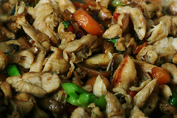 포토 JPG 해외이미지 음식 채소 태국 육류 요리 동양인 사람없음 식당 저녁식사 치킨 중국 당근 튀김 닫기 맛 떨어짐 먹기 메뉴 레시피 후추 성분 점심식사 해외202004 해외포토 아시아 컨셉 식재료 모션 뿌리채소 인종 상점 식사 향신료 닭고기요리 파일형식 이미지허브