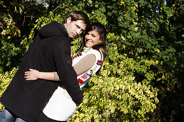 포토 JPG 해외이미지 나무 공원 여자 남자 잎 자연 휴식 키스 함께함 사랑 사람 야외 두명 우정 기쁨 아내 쌍 보물 해외202004 해외포토 식물 공공시설 감정 컨셉 친구 애정표현 생태계 파일형식 이미지허브