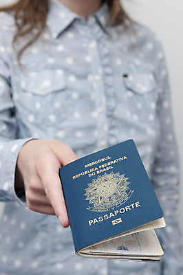 포토 JPG 해외이미지 백인 여행 비즈니스 사람없음 일상 파란색 여행객 정보 잡기 이름 남아메리카 주기 문서 여권 신분 법 성별 우표 시민 비자 이민 브라질사람 규칙적 해외202004 해외포토 서양인 컬러 이동 컨셉 모션 아메리카 사람 라이프 국민 파일형식 이미지허브