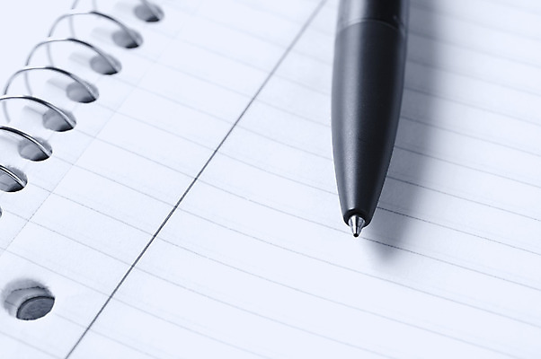 포토 JPG 해외이미지 아이콘 교육 종이 상징 백그라운드 컨셉 학교 아이디어 나선형 사람없음 책 금융 사무실 펜 쪽지 공책 공백 장비 흰색 계획 심볼 책상 묘사 오브젝트 해외202004 해외포토 컬러 가구 무늬 비즈니스 문구용품 경제 필기구 파일형식 이미지허브