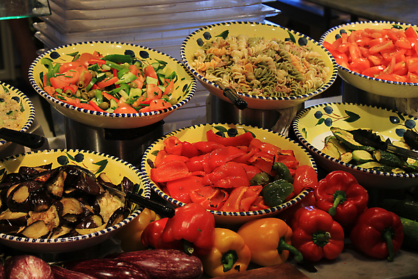 포토 JPG 해외이미지 접시 음식 빵 토마토 채소 치즈 파스타 건강 사람없음 초록색 식사 샐러드 바 사발 상추 허브 서비스 점심식사 뷔페 해외202004 해외포토 식물 식기 컬러 유제품 서양음식 사기그릇 파일형식 이미지허브