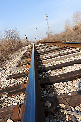 포토 JPG 해외이미지 나무 산업 자연 거리 풍경 사람없음 기차 그림 신호 러시아 스카이라인 해외202004 해외포토 식물 유럽 육상교통 대중교통 생태계 파일형식 이미지허브