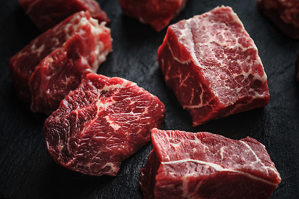 포토 JPG 해외이미지 음식 식재료 검은배경 실내 생고기 근접촬영 사람없음 소고기 준비 해외202004 해외포토 뷰포인트 백그라운드 육류 내부 검은색 파일형식 이미지허브