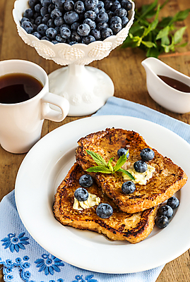 포토 JPG 해외이미지 그릇 접시 커피 실내 사람없음 식탁보 커피잔 민트 블루베리 시럽컵 나무배경 해외202004 프렌치토스트 해외포토 식기 음료 백그라운드 과일 잔 내부 허브 토스트 파일형식 이미지허브