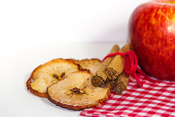 포토 JPG 해외이미지 리본 음식 잎 크리스마스 겨울 과일 휴가 건강 사람없음 목재 빨간색 케이크 가을 그룹 사과 작음 향신료 아로마 미니 숙성 시나몬 해외202004 해외포토 나무 식물 계절 기념일 컬러 재료 디저트 크기 향미료 파일형식 이미지허브