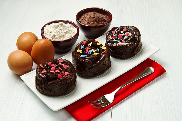 포토 JPG 해외이미지 종이 음식 분홍색 재료 디저트 주택 사탕 사람없음 장식 컵 컬러풀 갈색 과자 케이크 초콜릿 계란 얼음 식사 빵집 축하 대접 신선 고급 달콤 맛 유혹 설탕 컵케이크 굽기 머핀 토핑 칼로리 페스츄리 해로움 핸드메이드 솔깃 프로스팅 해외202004 해외포토 자연요소 식기 빵 컬러 컨셉 건물 상점 알 구이 제빵 파일형식 이미지허브