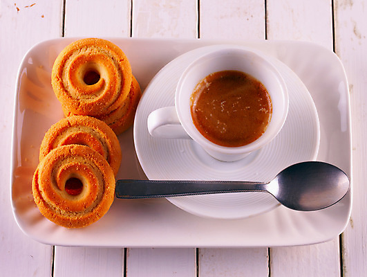 포토 JPG 해외이미지 접시 커피 음료 백그라운드 탁자 아침 사람없음 컵 빨간색 갈색 검은색 카페 에너지 머그컵 흰색 뜨거움 액체 맛 아침식사 아로마 카푸치노 에스프레소 단절 쉬운 카페인 해외202004 해외포토 주간 식기 컬러 가구 컨셉 상점 식사 파일형식 이미지허브