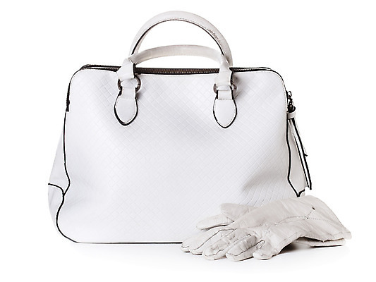 포토 JPG 해외이미지 1 손 디자인 여자 길 장갑 백그라운드 가방 장신구 새로움 손잡이 사람없음 유행 상점 핸드백 흰색 도시 화려 지갑 재산 클래식 고급 우아함 가죽 자르기 묘사 오브젝트 싱글 정사각형 부드러움 고립 스타일 해외202004 해외포토 도형 잡화 컬러 컨셉 모션 사람 신체부위 금융 감각 파일형식 이미지허브