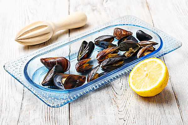 포토 JPG 해외이미지 접시 음식 바다 조개 건강 요리 사람없음 저녁식사 껍질 맛 레몬 해산물 홍합 삶기 식용 식품점 해외202004 해외포토 식기 컨셉 과일 어패류 상점 식사 파일형식 이미지허브