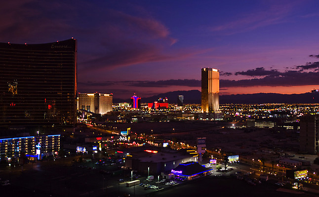 포토 JPG 해외이미지 구름 건축물 돈 북아메리카 비즈니스 건축양식 하늘 호텔 부동산 사람없음 건물 경제 빛 탑 미국 황혼 일몰 게임 재산 황금 도박 저녁 카지노 무역 휴양지 상업 빛망울 라스베가스 해외202004 해외포토 자연요소 건축 산업 놀이 숙소 아메리카 금융 노을 장소 야간 파일형식 이미지허브