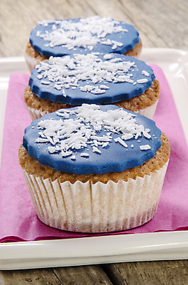 포토 JPG 해외이미지 조각 디저트 사람없음 장식 파란색 컬러풀 케이크 얼음 고급 달콤 컵케이크 굽기 크림 해로움 프로스팅 해외202004 해외포토 자연요소 음식 컬러 컨셉 맛 구이 제빵 파일형식 이미지허브