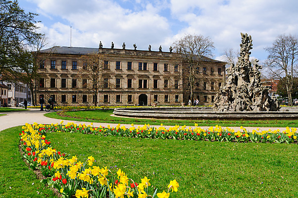 포토 JPG 해외이미지 식물 구름 공원 꽃 유럽 자연 하늘 독일 풍경 사람없음 정원 봄 대학교 강렬 바이에른 해외202004 해외포토 자연요소 계절 공공시설 나라 학교 생태계 파일형식 이미지허브
