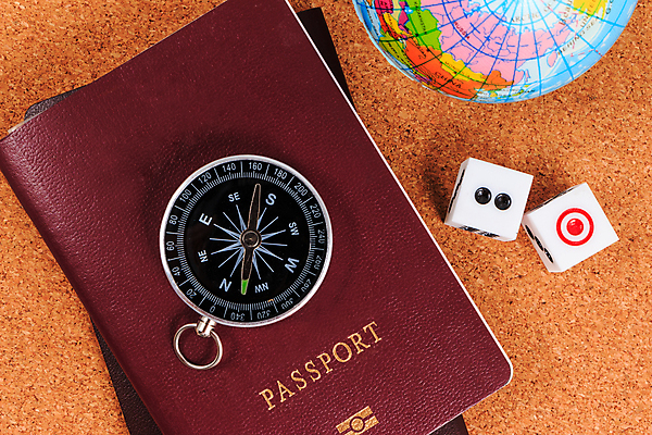 포토 JPG 해외이미지 여행 실내 사람없음 나침반 오브젝트 주사위 여권 해외202004 해외포토 내부 파일형식 이미지허브