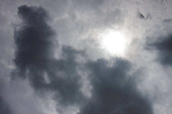 포토 JPG 해외이미지 구름 백그라운드 자연 하늘 날씨 추상 풍경 사람없음 야외 여름 빛 환경 검은색 어둠 회색 흰색 위험 장면 폭풍 천국 흐림 내추럴 뇌우 해외202004 해외포토 자연요소 계절 컬러 컨셉 무늬 생태계 파일형식 이미지허브