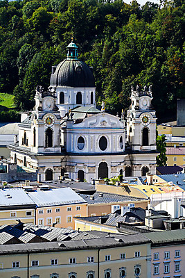 포토 JPG 해외이미지 응시 유럽 음악 여행 건축양식 지붕 휴가 산 거리 주택 안테나 파노라마 풍경 사람없음 건물 강 도시풍경 교회 탑 상점 도시 성 센터 역사 오스트리아 재산 알프스 방문 타운 스카이라인 옛날 잘츠부르크 해외202004 해외포토 건축물 시선 건축 나라 통신 문화예술 촬영기법 금융 파일형식 이미지허브