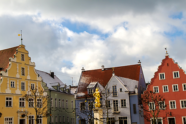 포토 JPG 해외이미지 구름 유럽 겨울 건축양식 창문 하늘 지붕 독일 사람없음 건물 파란색 탑 골동품 가을 도시 센터 중세 역사 중앙 타운 남쪽 옛날 바이에른 해외202004 해외포토 자연요소 건축물 계절 건축 나라 컬러 방향 파일형식 이미지허브