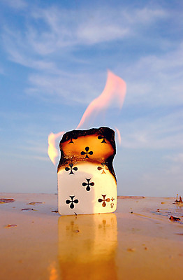 포토 JPG 해외이미지 구름 디자인 종이 백그라운드 십자가 돈 놀이 하늘 불 불꽃 사람없음 수확 게임 흰색 우승 뜨거움 신용카드 행운 재산 도박 자르기 카지노 클럽 기회 열정 5 고립 라스베가스 승자 옛날 지옥 화상 해외202004 해외포토 자연요소 감정 컬러 컨셉 농업 모션 금융 숫자 최고 상처 파일형식 이미지허브