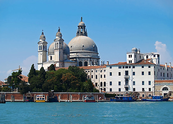 포토 JPG 해외이미지 여행 하늘 사람없음 건물 물 파란색 교회 여행객 탑 이탈리아 종 도시 보트 로마 엽서 대성당 베네치아 해외202004 해외포토 자연요소 건축물 유럽 컬러 배_교통 사람 성당 편지 파일형식 이미지허브