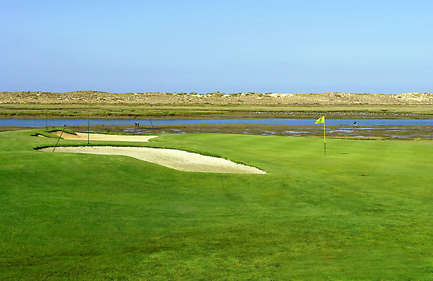 포토 JPG 해외이미지 모래 스포츠 바다 여행 밭 골프 자연 놀이 하늘 휴가 휴식 풍경 잔디 사람없음 초록색 물 여름 파란색 햇빛 침묵 꿈 깃발 구멍 강의 모래언덕 포르투갈 순수 생태계 대서양 생태학 파라다이스 페어웨이 해외202004 해외포토 자연요소 식물 계절 교육 유럽 컬러 컨셉 농업 태양 구기 소리 언덕 파일형식 이미지허브