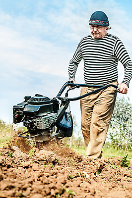 포토 JPG 해외이미지 식물 백그라운드 밭 농업 자연 노동자 한명 서기 풍경 경기 야외 초록색 농작물 농장 정원 힘 기계 흙 봄 장비 운전 수확 성장 공구 시골 업무 농부 땅 유기농 원예 먼지 트랙터 엔진 땅바닥 땅파기 밭일 원예사 쟁기 해외202004 해외포토 직업 1 웰빙 계절 산업 스포츠 컬러 모션 바닥 사람 취미 도구 작업 농기계 생태계 특수차량 파일형식 이미지허브