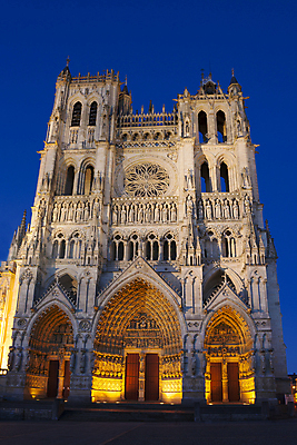 포토 JPG 해외이미지 건축물 건축양식 풍경 사람없음 야외 빛 프랑스 야간 대성당 파리_프랑스 해외202004 해외포토 자연요소 건축 유럽 성당 파일형식 이미지허브