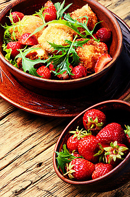 포토 JPG 해외이미지 접시 열매 음식 스포츠 조각 잎 다이어트 과일 딸기 디저트 치즈 건강 사람없음 초록색 빛 유행 봄 샐러드 튀김 신선 상추 먹기 머스터드 내추럴 프랑스어 모짜렐라치즈 바이오 채식주의자 디톡스 슈퍼푸드 비건 해외202004 비건음식 해외포토 식물 문자 식기 계절 컬러 채소 모션 유제품 소스_음식 채식 건강식품 파일형식 이미지허브