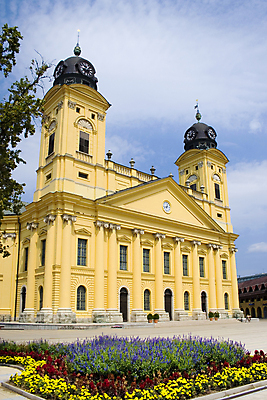 포토 JPG 해외이미지 나무 외관 유럽 기독교 시계 여행 건축양식 하늘 거리 사람 사람없음 야외 건물 가로 여름 도시풍경 노란색 교회 우주 탑 램프 기둥 도시 사찰 센터 큼 정사각형 장면 타운 동쪽 일반 헝가리 전국 해외202004 해외포토 도형 식물 건축물 계절 건축 나라 종교 컬러 종교건축 조명 풍경 크기 방향 동유럽 파일형식 이미지허브