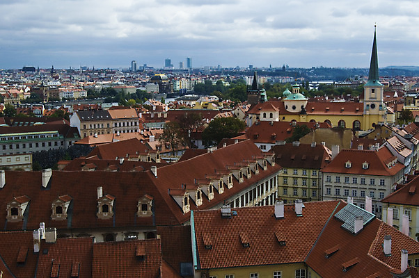 포토 JPG 해외이미지 나무 구름 외관 유럽 문화 여행 건축양식 하늘 지붕 휴가 거리 주택 파노라마 사람 풍경 사람없음 야외 건물 물 빛 강 도시풍경 여행객 탑 도시 센터 역사 큼 장면 체코 프라하 타운 스카이라인 보헤미아 옛날 해외202004 해외포토 자연요소 식물 건축물 건축 나라 촬영기법 크기 파일형식 이미지허브