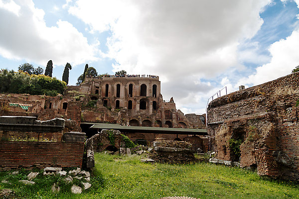 포토 JPG 해외이미지 구름 유럽 건축양식 하늘 사람없음 여름 햇빛 환경 경기장 봄 이탈리아 골동품 바위 기둥 역사 로마 극장 아치 대문 그리스인 천연기념물 고고학 로마네스크 로마인 옛날 원형극장 파멸 포럼 해외202004 해외포토 자연요소 서양인 계절 교육 건축 나라 컨셉 스포츠시설 인종 태양 문 돌_바위 토론 파일형식 소멸 이미지허브
