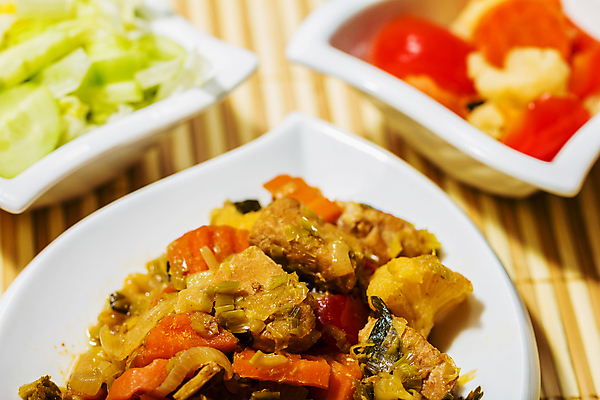 포토 JPG 해외이미지 접시 음식 잎 채소 재료 파슬리 건강 육류 스테이크 요리 사람없음 빨간색 초록색 노란색 식당 식사 저녁식사 샐러드 소고기 튀김 흰색 신선 고명 맛 애피타이저 왕 굽기 먹기 배고픔 속도 메뉴 피클 성분 점심식사 영양분 해외202004 해외포토 식물 식기 컬러 컨셉 식재료 모션 서양음식 상점 구이 절임 파일형식 이미지허브