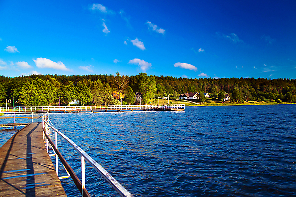 포토 JPG 해외이미지 공원 호수 백그라운드 자연 하늘 휴가 풍경 사람없음 야외 목재 가로 초록색 물 여름 파란색 컬러풀 햇빛 항구 수영 침묵 시골 숲 그림 광택 폴란드 수평선 해외202004 해외포토 자연요소 나무 계절 공공시설 유럽 컬러 재료 교통시설 태양 소리 수상스포츠 생태계 파일형식 이미지허브