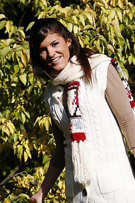 포토 JPG 해외이미지 나무 공원 여자 잎 자연 휴식 한명 사람 야외 기쁨 아내 해외202004 해외포토 식물 1 공공시설 감정 컨셉 생태계 파일형식 이미지허브