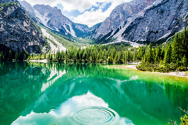 포토 JPG 해외이미지 구름 유럽 호수 자연 하늘 휴가 산 풍경 사람없음 야외 물 여름 파란색 반사 걷기 계곡 이탈리아 산책로 연못 숲 순수 알프스 장면 가문비나무 해외202004 해외포토 자연요소 나무 계절 나라 길 컬러 컨셉 모션 생태계 파일형식 이미지허브