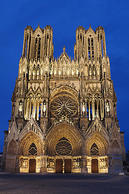 포토 JPG 해외이미지 건축물 건축양식 풍경 사람없음 야외 빛 프랑스 도시 화려 야간 대성당 파리_프랑스 해외202004 해외포토 자연요소 건축 유럽 컨셉 성당 파일형식 이미지허브